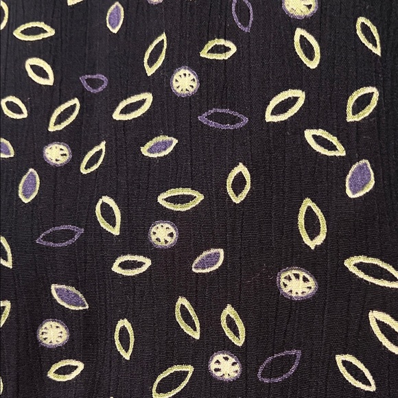 Elegant woman’s Dark Navy blue button down blouse with Leaf Design - Picture 4 of 4